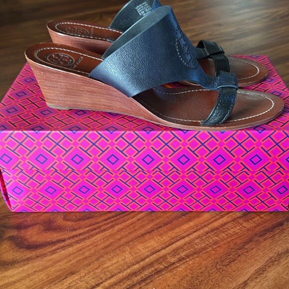 Tory Burch Navy/Black Perforated Logo Wedge Size 8.5 - Picture 6 of 9